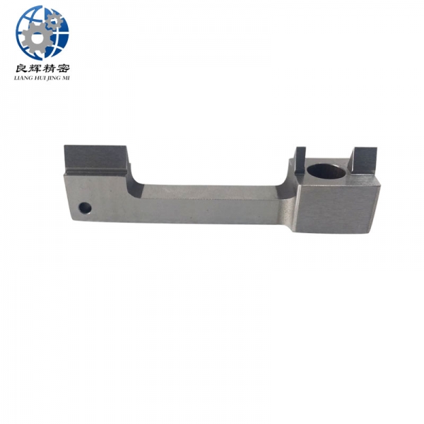 五金零件非标定制1. Common equipment for Lianghui mechanical processing The commonly used equipment for Lianghui Mechanical Processing generally includes CNC milling machines, CNC grinders, CNC lathes, EDM machines, external cylindrical grinders, internal cylindri